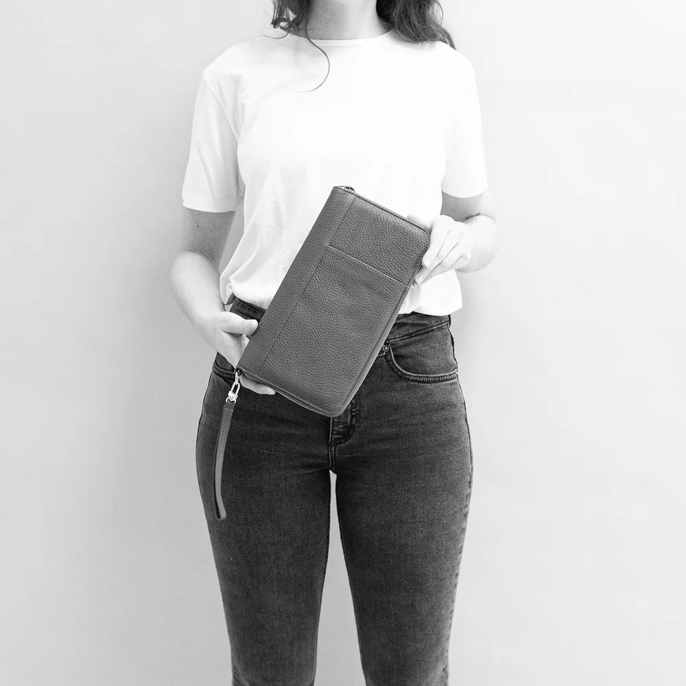 Lisboa Travel Wallet Grey